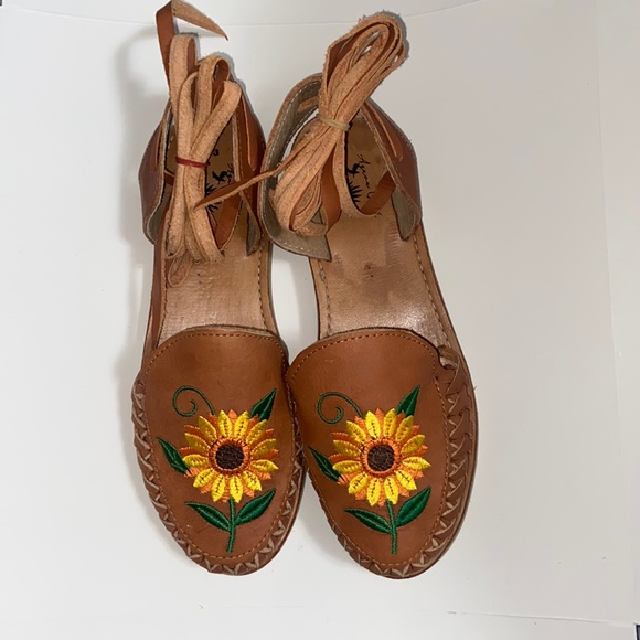 🌷NWOT AGAVE GIRL BOUTIQUE huarache sandals - Picture 3 of 7